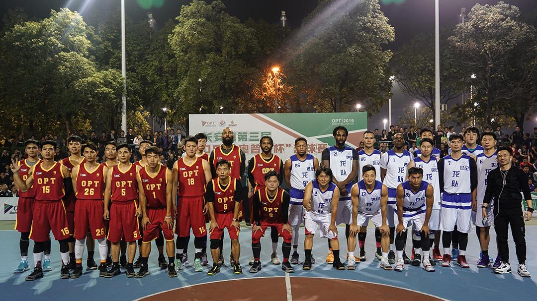 长安镇第三届“OPT-利来w66杯”男子篮球果真赛决赛前两队合影